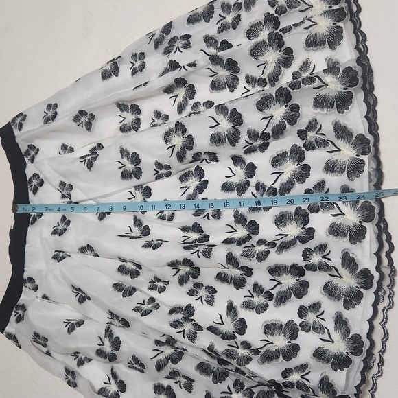 TALBOTS Elegant Black and White Floral Skirt Size 12 butterflies design - Picture 12 of 15